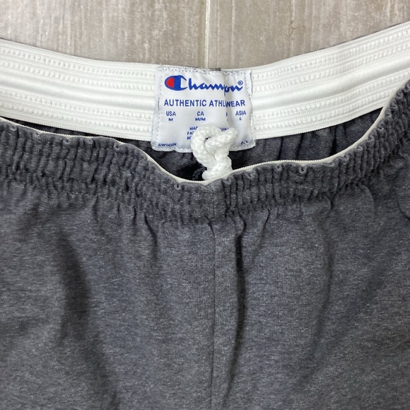 Champion gym shorts like new - Picture 2 of 5